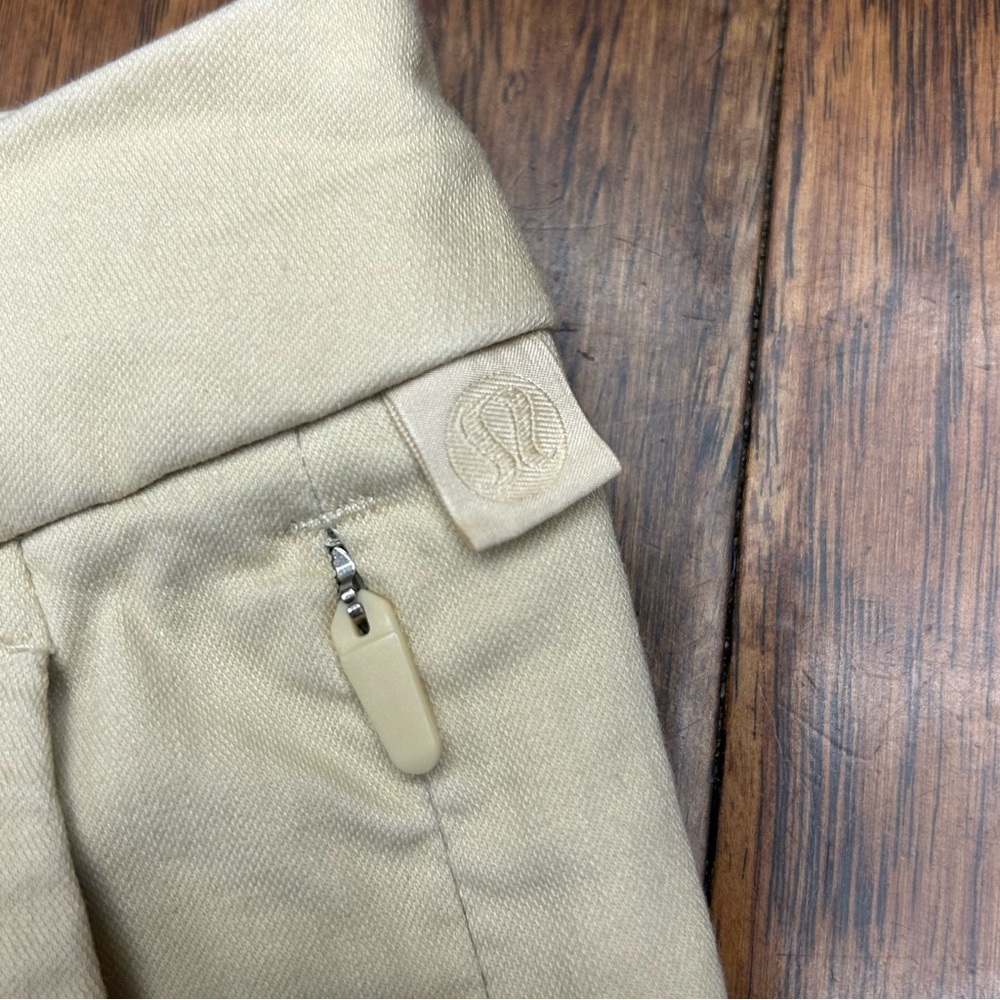 Lululemon Commission Classic-Fit‎ Short 7" *Oxford - Picture 2 of 4